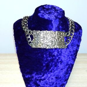 Shiny silvertone short necklace